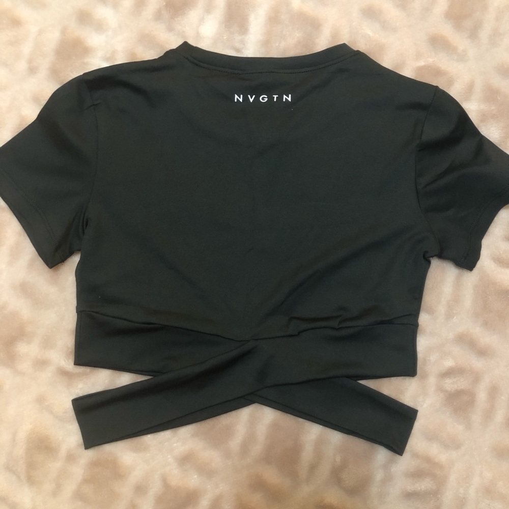 Black crossbody tee NVGTN